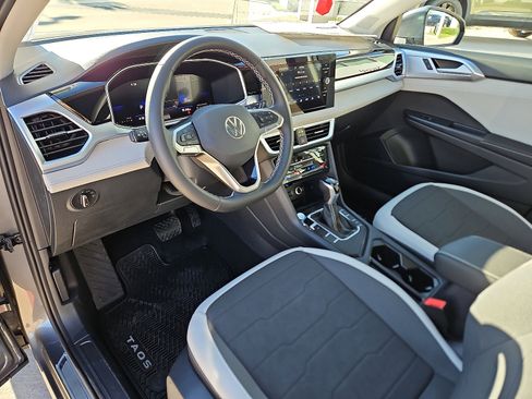 New 2026 Volkswagen Taos SE image 10