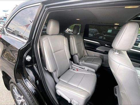 Used 2017 Toyota Highlander XLE AWD/4WD image 22