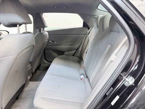 Used 2024 Hyundai Elantra SEL FWD image 18