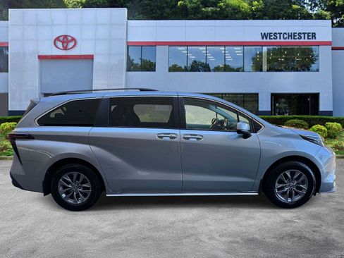 Certified 2023 Toyota Sienna LE image 2