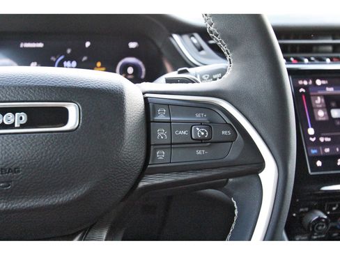 Used 2023 Jeep Grand Cherokee L Laredo AWD/4WD image 25