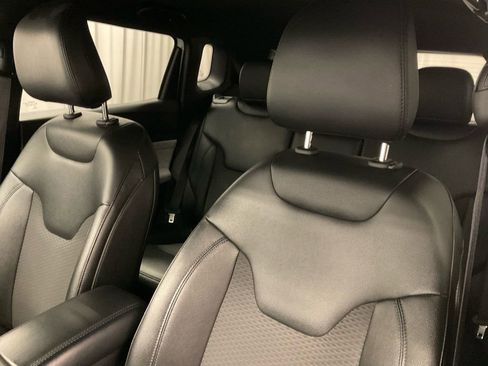 Used 2024 Jeep Compass Latitude image 18