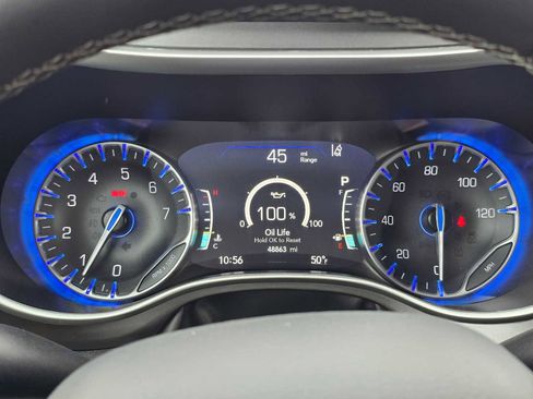 Used 2024 Chrysler Pacifica Touring-L image 25