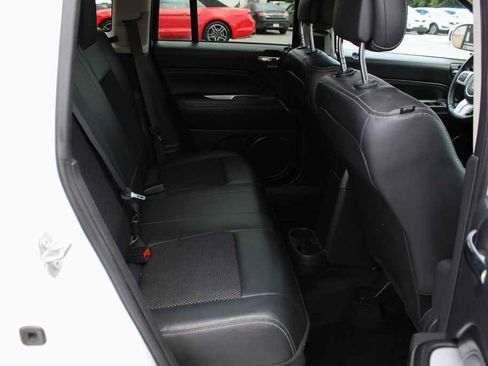 Used 2017 Jeep Compass Latitude FWD image 27