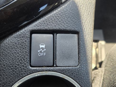 Used 2018 Toyota Corolla LE FWD image 15