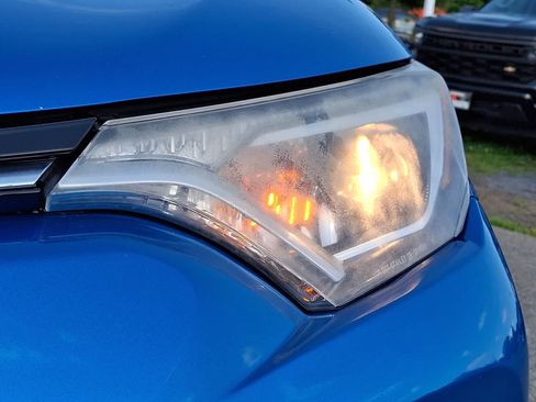 Used 2016 Toyota RAV4 XLE AWD/4WD image 12