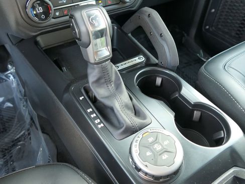 Used 2025 Ford Bronco Outer Banks w/ Sasquatch Package image 25