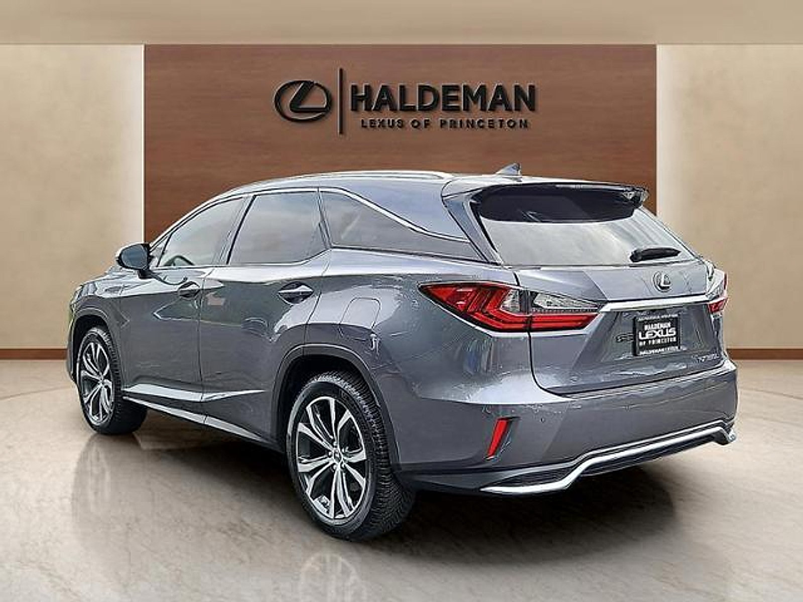 Used 2020 Lexus RX 350L Premium w/ Premium Package AWD/4WD image 4