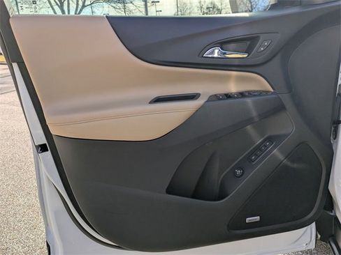 Used 2024 Chevrolet Equinox Premier image 22