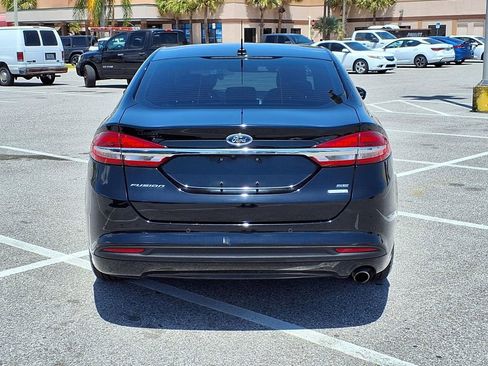 Used 2018 Ford Fusion SE w/ Fusion SE Technology Package FWD image 6