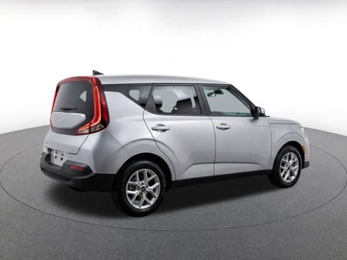 Used 2025 Kia Soul LX w/ LX Technology Package FWD image 8
