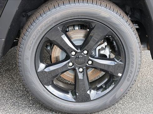 New 2025 Jeep Grand Cherokee L Limited w/ Black Appearance Package image 5