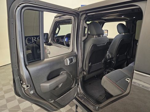 Used 2024 Jeep Gladiator Rubicon w/ Technology Group image 38