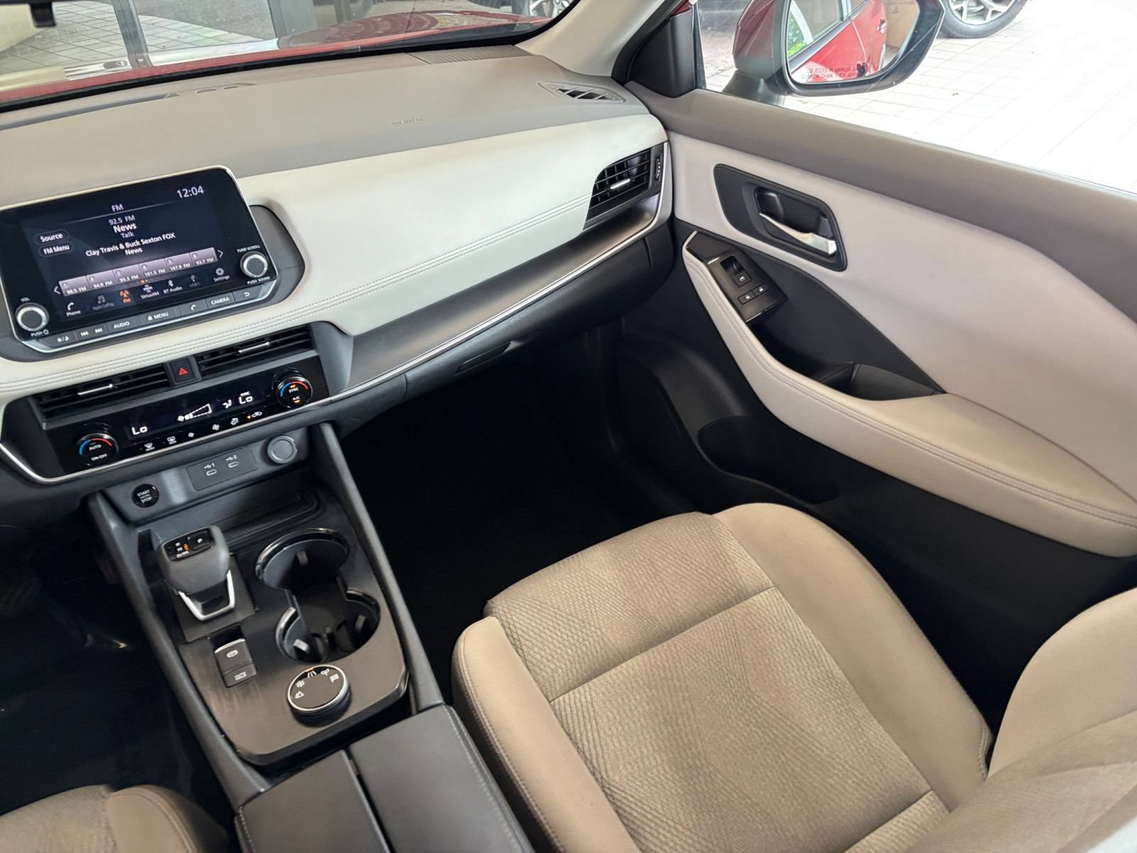 Used 2025 Nissan Rogue SV AWD/4WD image 36