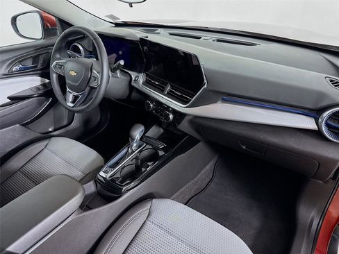 Used 2024 Chevrolet Trax LT w/ Driver Confidence Package image 27