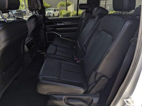 Used 2024 Jeep Wagoneer Series II w/ Flexible Seating Group RWD image 8