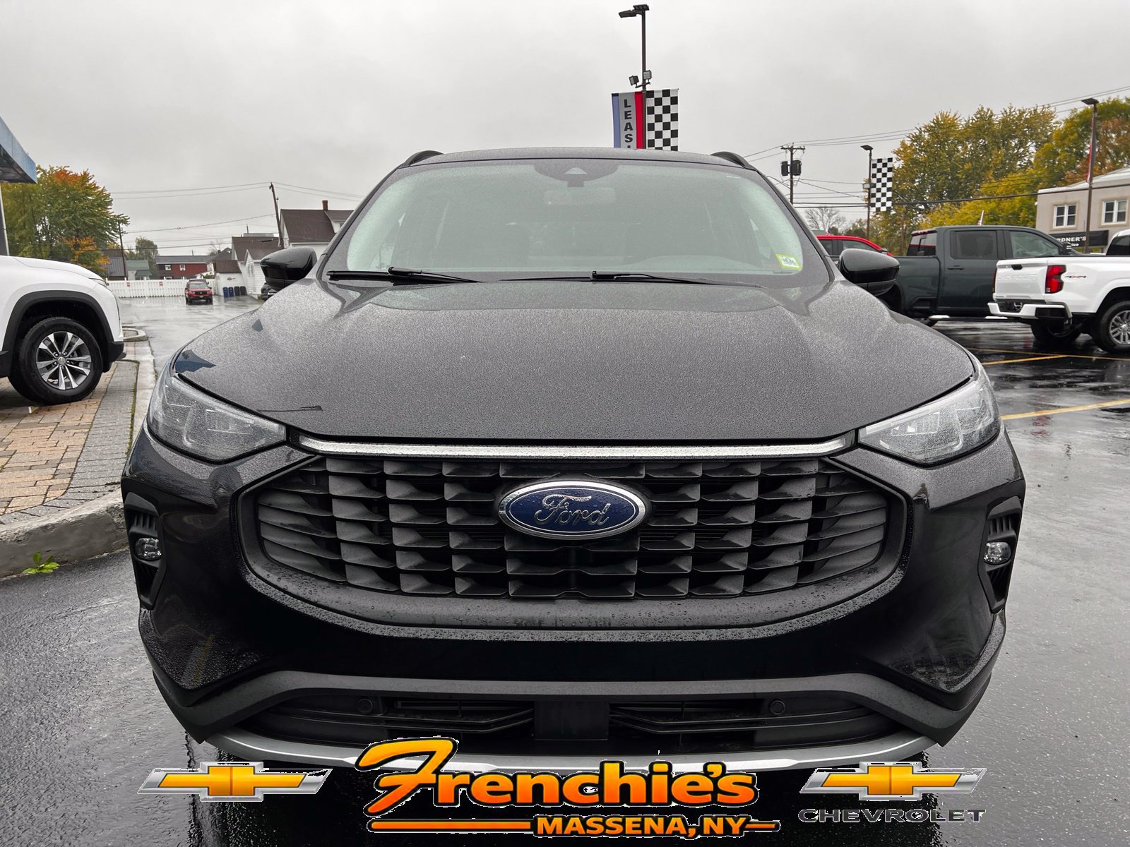 Used 2025 Ford Escape Platinum AWD/4WD image 2