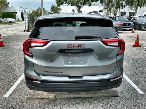 Used 2024 GMC Terrain SLE w/ Driver Convenience Package FWD image 7