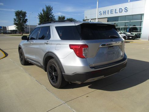 Used 2020 Ford Explorer XLT w/ Equipment Group 202A RWD image 3