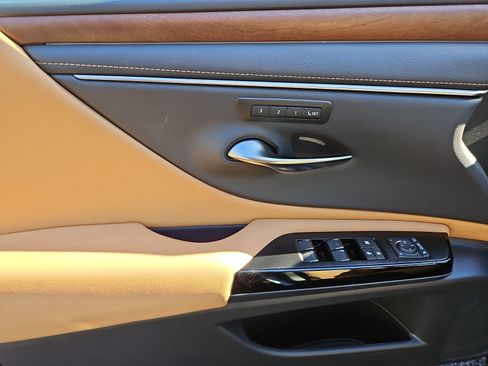 Used 2023 Lexus ES 250 ES 250 w/ Premium Package image 12