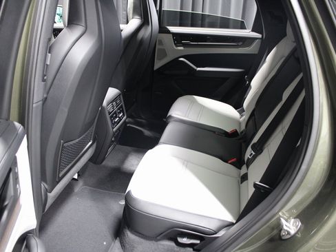 New 2026 Porsche Cayenne E-Hybrid image 6