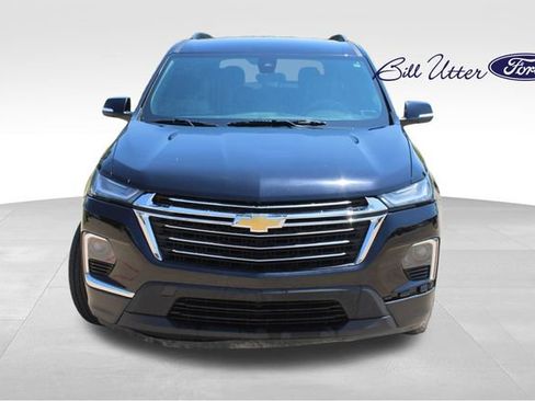 Used 2023 Chevrolet Traverse LT FWD image 2