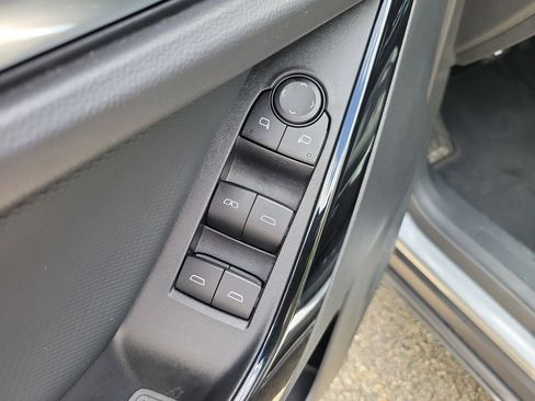 Used 2025 Chevrolet Equinox LT FWD image 12