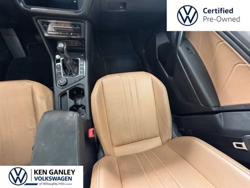 Certified 2023 Volkswagen Tiguan SE w/ Panoramic Sunroof Package AWD/4WD image 16