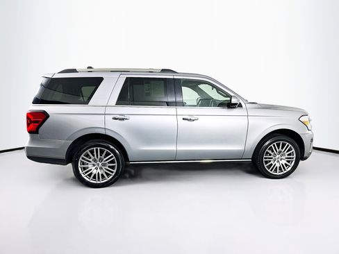 Used 2024 Ford Expedition Limited image 10