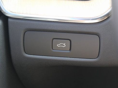 New 2026 Volvo XC60 B5 Plus w/ Protection Package Premier image 20