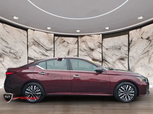 Used 2025 Nissan Altima 2.5 SV FWD image 5