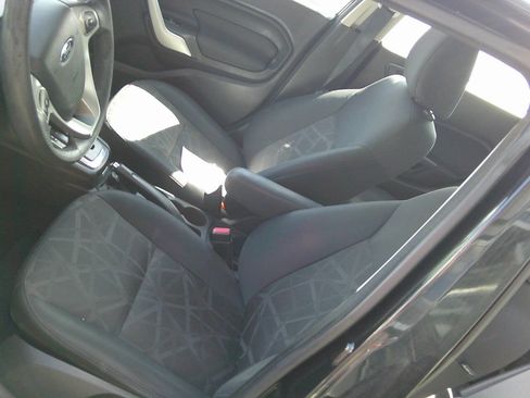 Used 2013 Ford Fiesta SE image 6