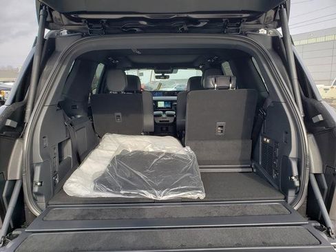 New 2025 Lincoln Navigator Reserve w/ Jet Appearance Package image 8
