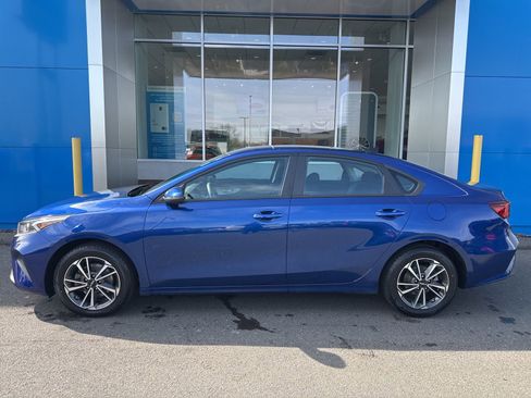 Used 2023 Kia Forte LXS w/ LXS Technology Package FWD image 9