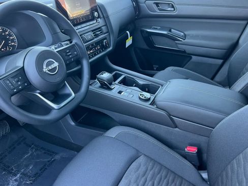 New 2025 Nissan Pathfinder S image 12
