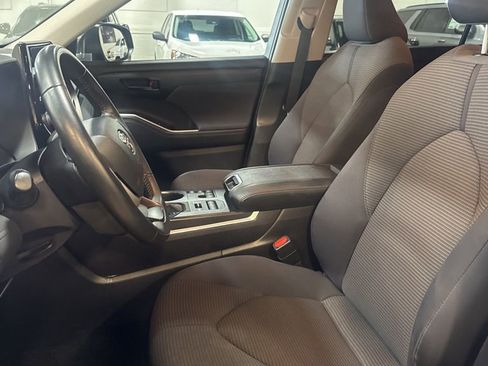 Used 2024 Toyota Highlander LE image 7