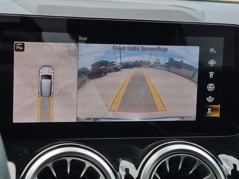 Certified 2022 Mercedes-Benz GLB 250 4MATIC image 29