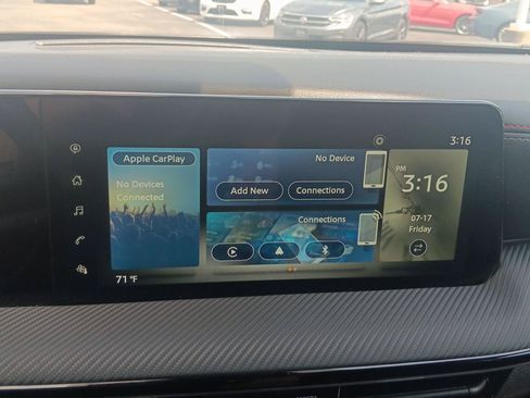 Used 2025 Nissan Kicks SR FWD image 18