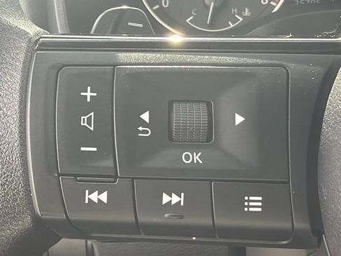 Used 2023 Nissan Rogue SV FWD image 24