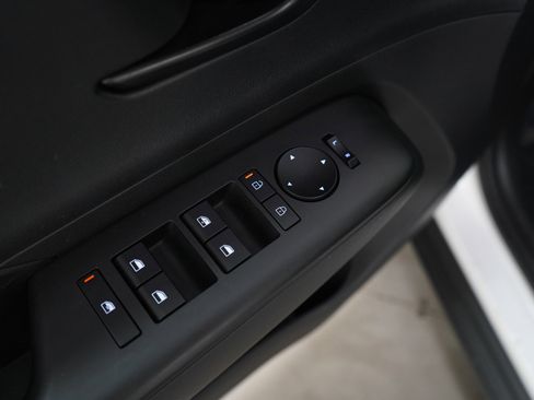 Used 2025 Hyundai Kona SEL image 22