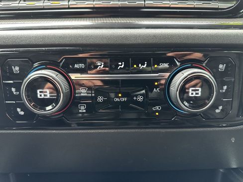 Used 2022 Chevrolet Silverado 1500 ZR2 image 28