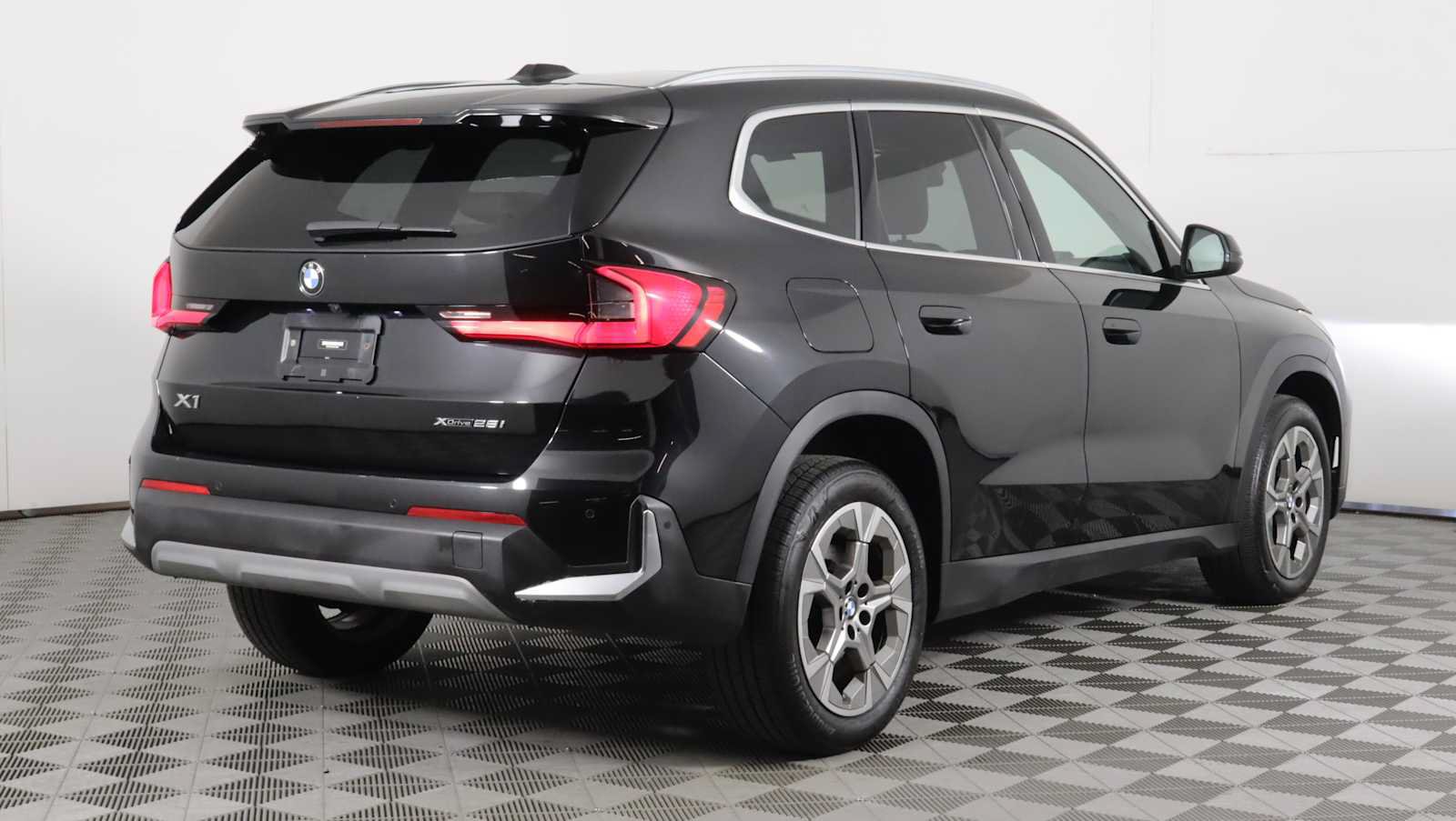 Used 2023 BMW X1 xDrive28i w/ Convenience Package AWD/4WD image 6