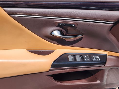 Used 2020 Lexus ES 350 w/ Premium Package FWD image 19