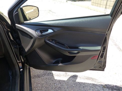 Used 2016 Ford Focus SE w/ SE Cold Weather Package FWD image 42