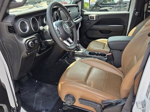 Used 2023 Jeep Wrangler Unlimited Sahara AWD/4WD image 11