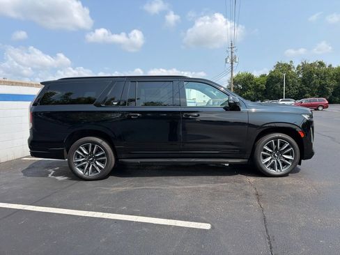 Used 2022 Cadillac Escalade ESV Sport AWD/4WD image 6