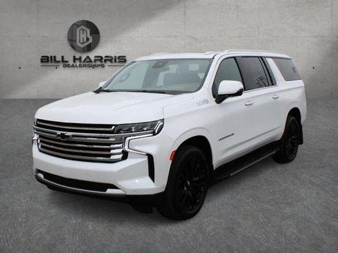 Used 2023 Chevrolet Suburban High Country image 3
