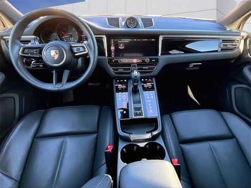 Used 2025 Porsche Macan image 14