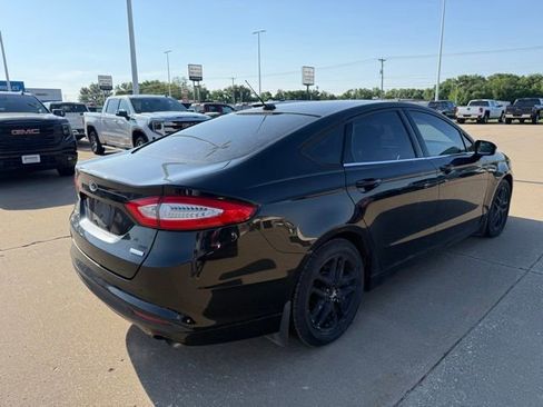 Used 2013 Ford Fusion SE FWD image 3