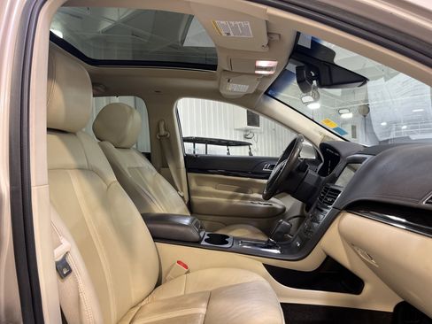 Used 2017 Lincoln MKT AWD image 16